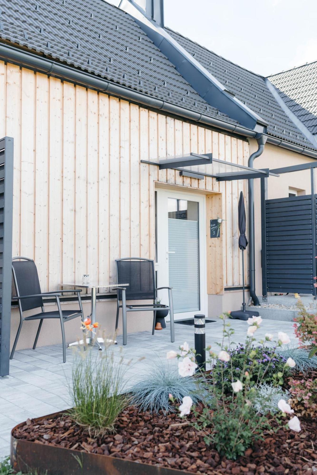 Pension Blumenwiese - Mitten Im Thermenland Burgau Exterior foto