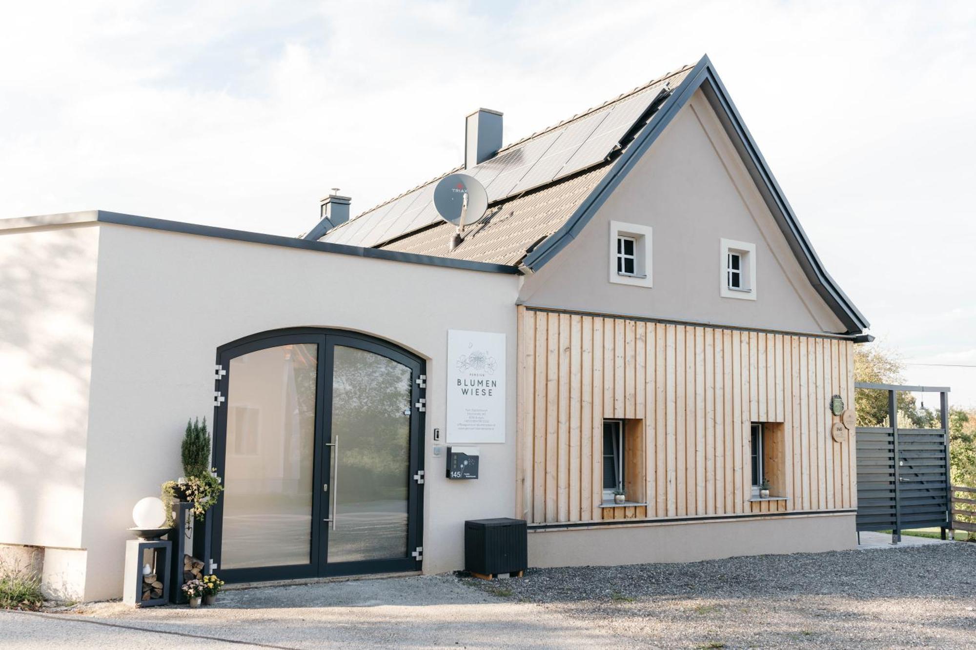 Pension Blumenwiese - Mitten Im Thermenland Burgau Exterior foto