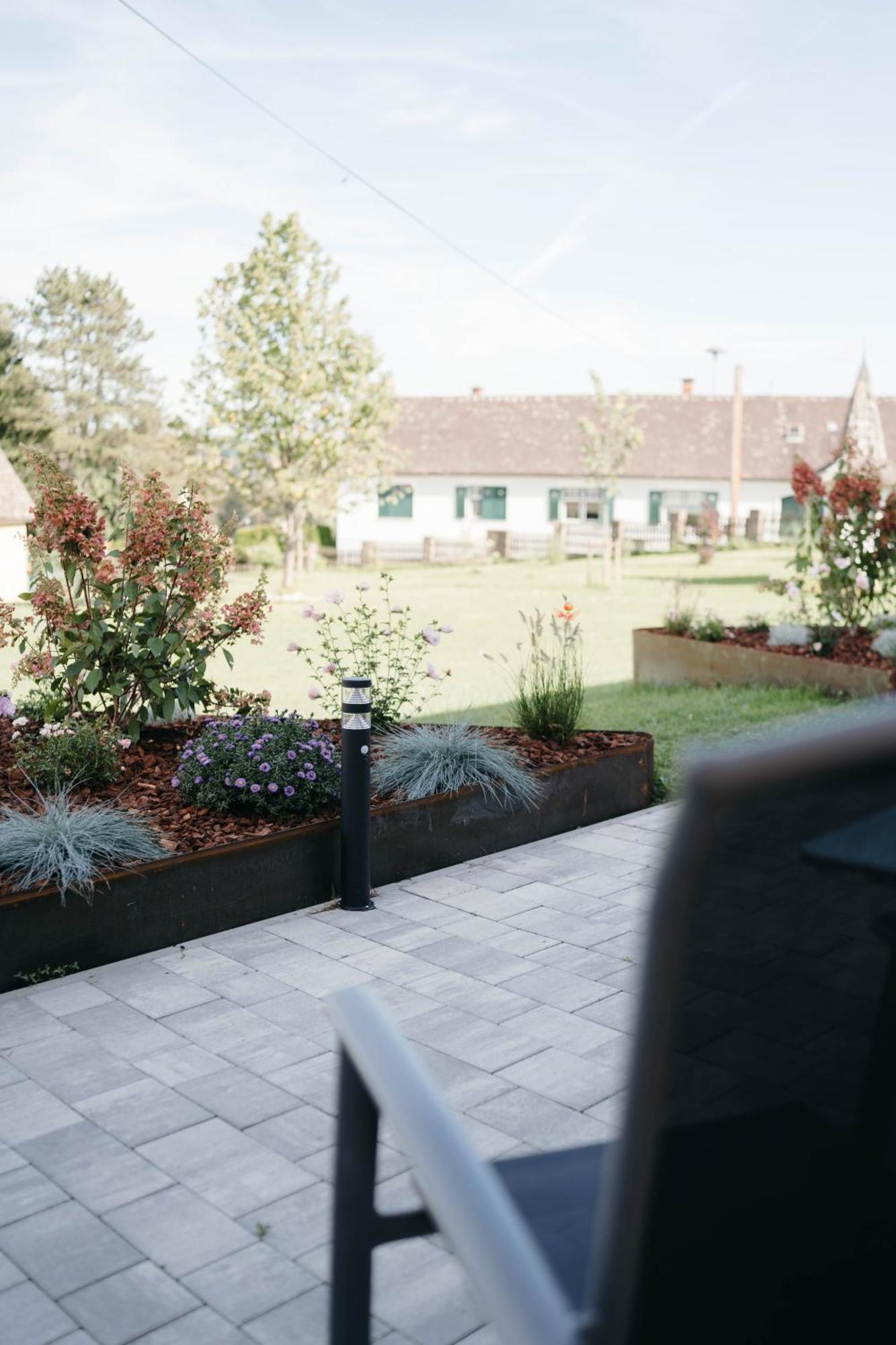 Pension Blumenwiese - Mitten Im Thermenland Burgau Exterior foto